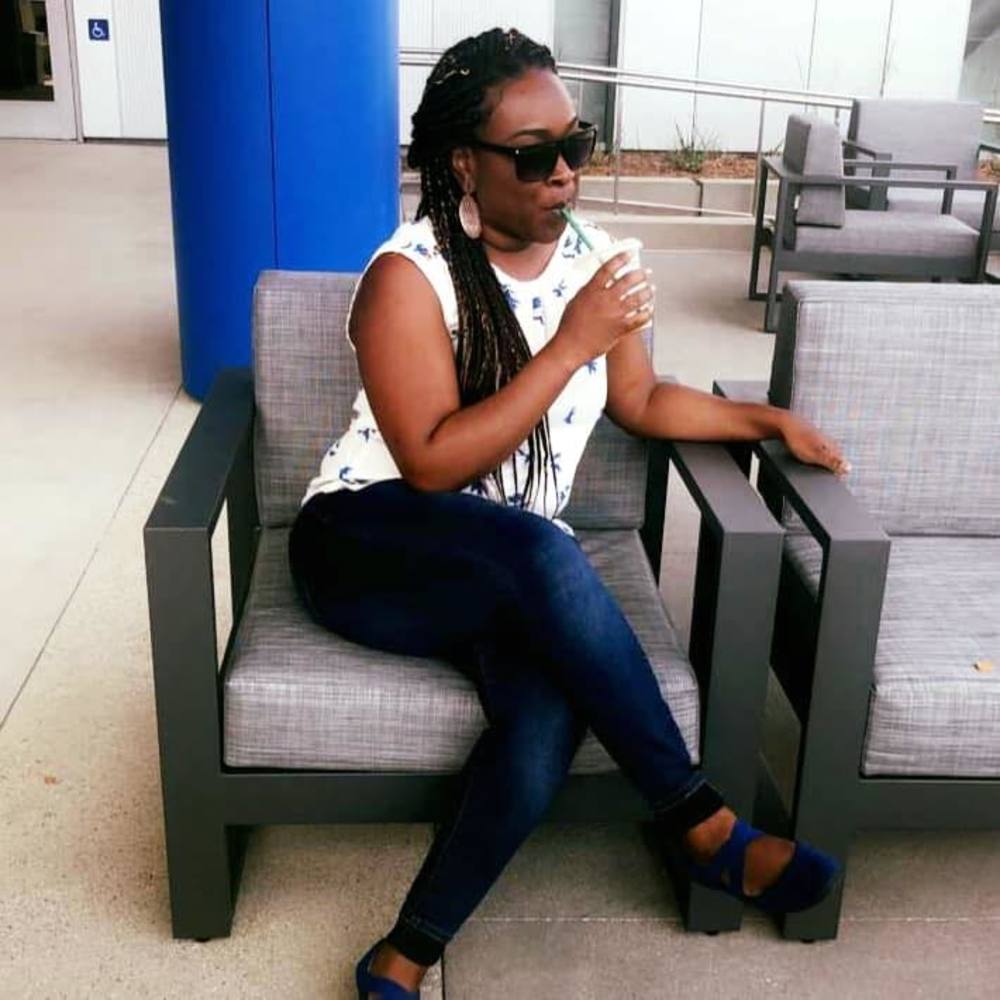 Meet your Posher, Jovenise